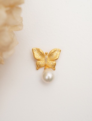 Handmade Design Butterfly Design Silver Brooch with Pearl