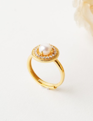 Silver Ring with Zircon and Pearl