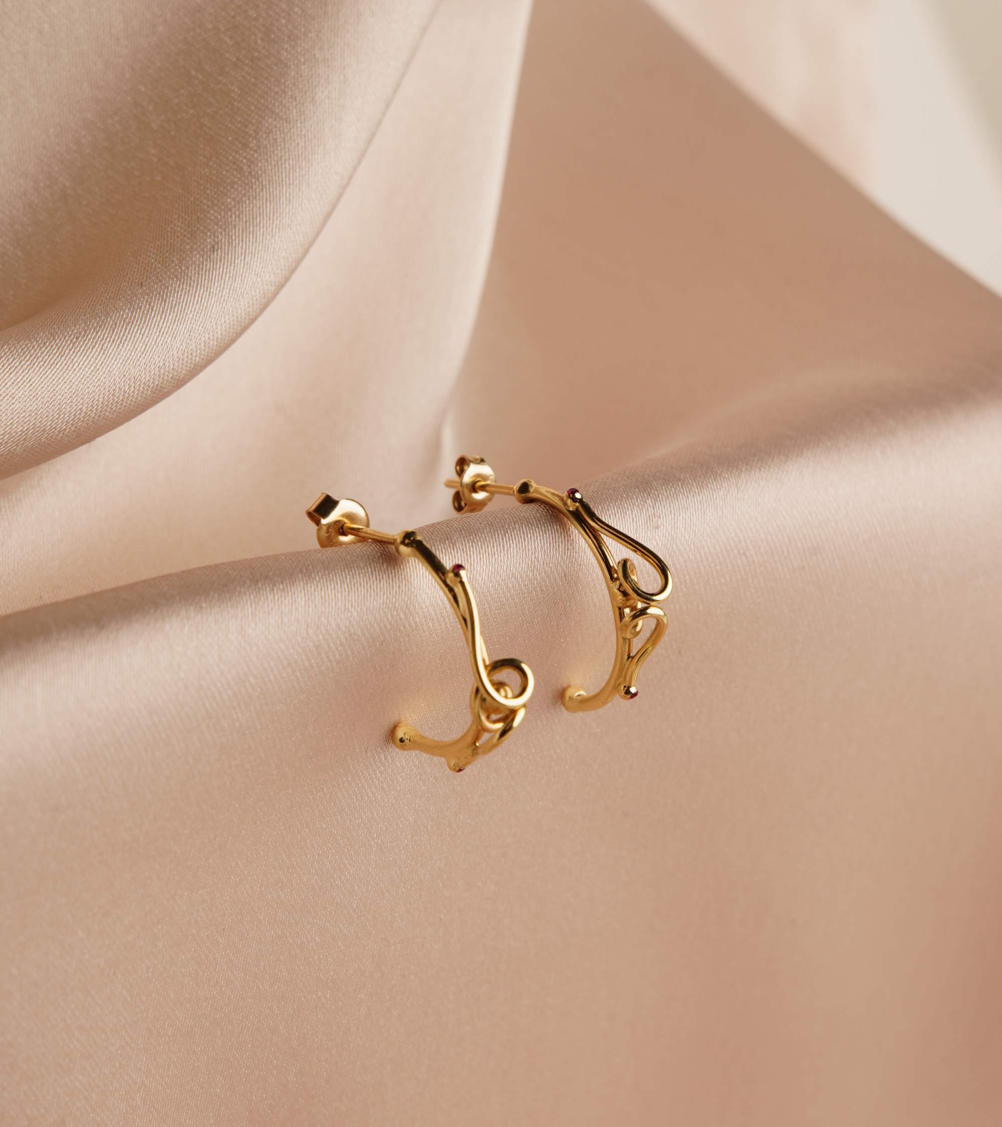 Yakut Taşlı Halka 14K Altın Küpe